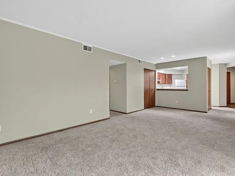 Woodhue Apartments — Photo 31
