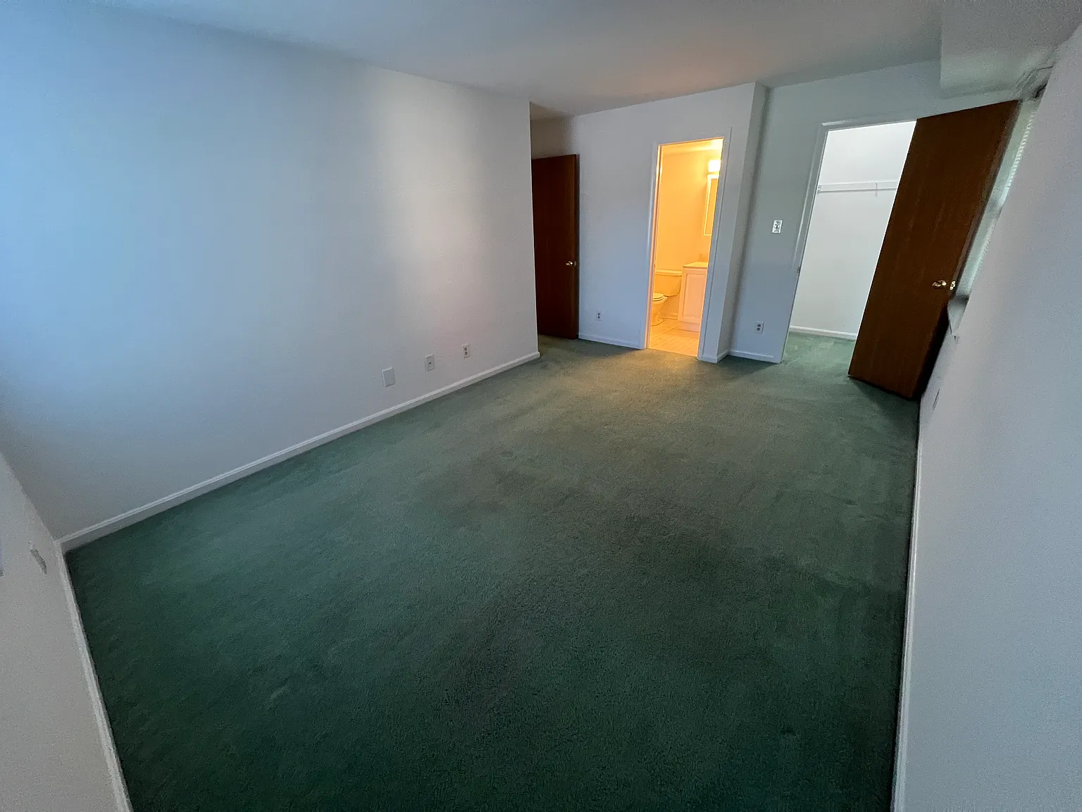 2 bed, 1.5 bath, 957 sqft, $1,750 — Photo 2