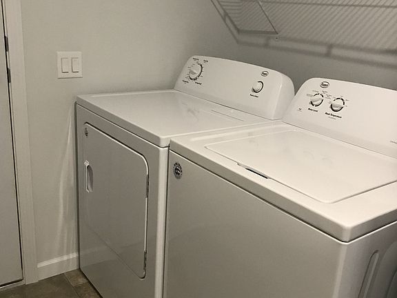 4th image of 260 Pin Oak Dr #107