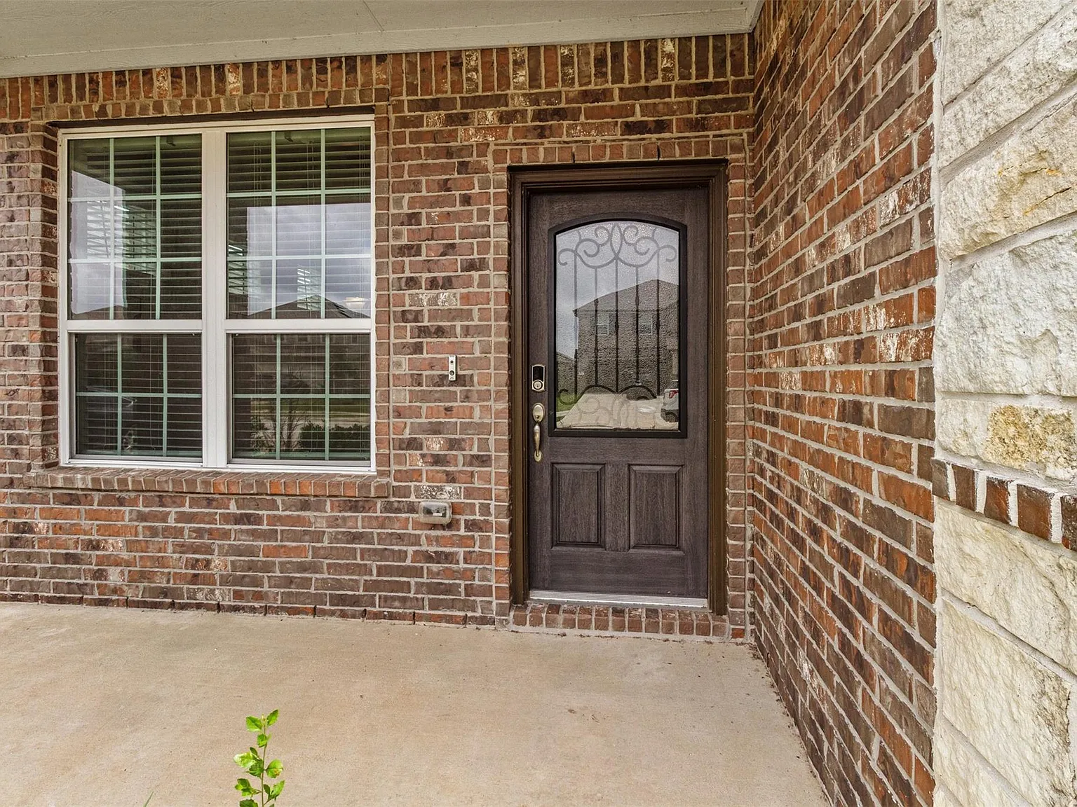 4 bed, 3.5 bath, 2880 sqft, $2,495 — Photo 2
