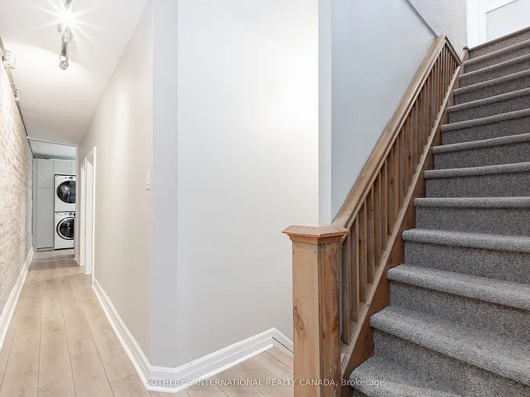 15 Indian Road Cres #UPPER — Photo 27