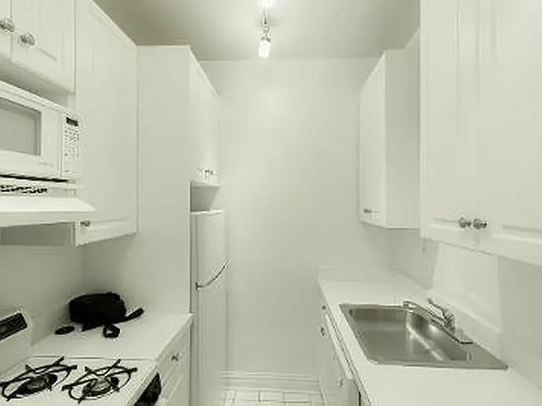 210 E 83rd St #1A — Photo 3