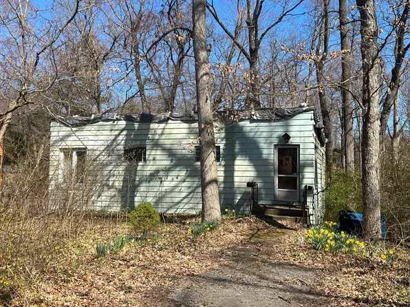 4 W Stillwater Ave, Beverly Shores, IN 46301