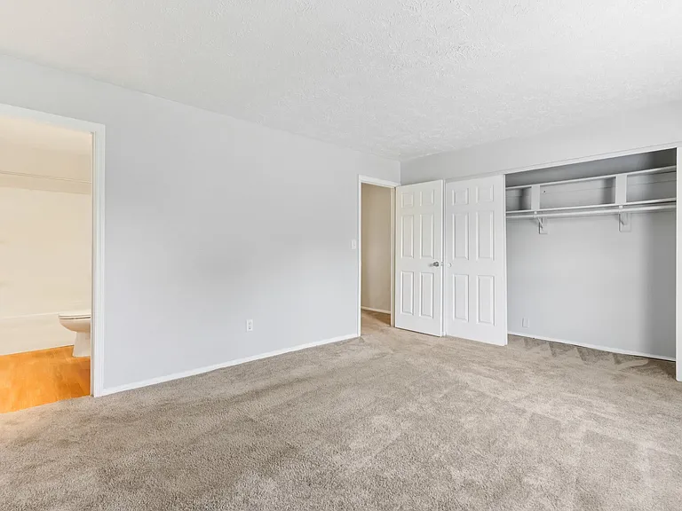 Castleton Manor Apartments — Photo 8