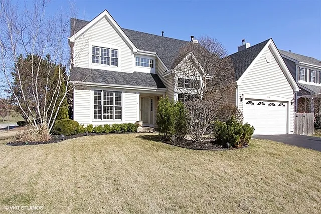 1115 Stratford Ln photo 1