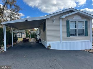 207 Green Hill Dr, Green Lane, PA 18054