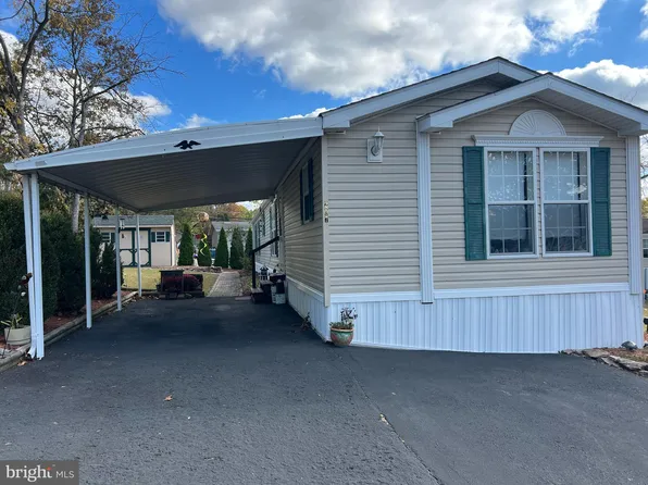 207 Green Hill Dr, Green Lane, PA 18054