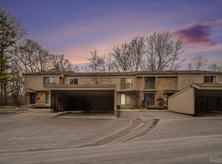 1435 Oakbrook E, Rochester, MI 48307