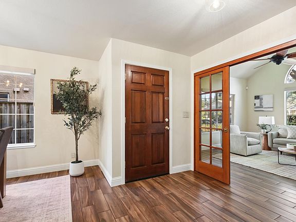 4th image of 2317 Benton Pl