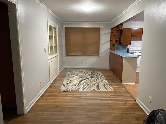 5th image of 1304 S Elm St