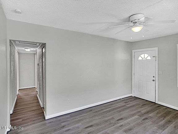 4th image of 941 HURON Street