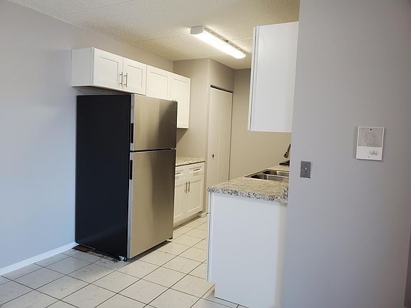 Kitchen--brand new cabinets and appliances!