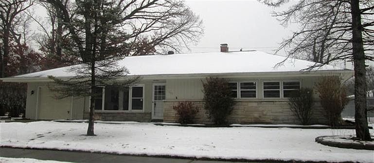 1st image of 425 Crestwood Dr