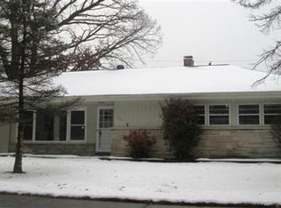 425 Crestwood Dr, Hobart, IN 46342