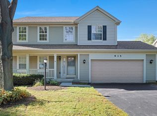 935 Concord Cir, Mundelein, IL 60060