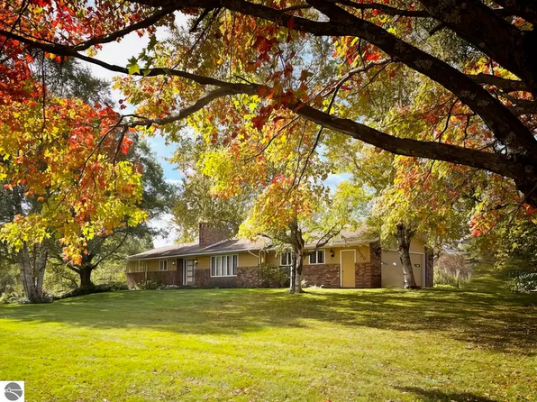 3120 County Road 633, Grawn, MI 49637