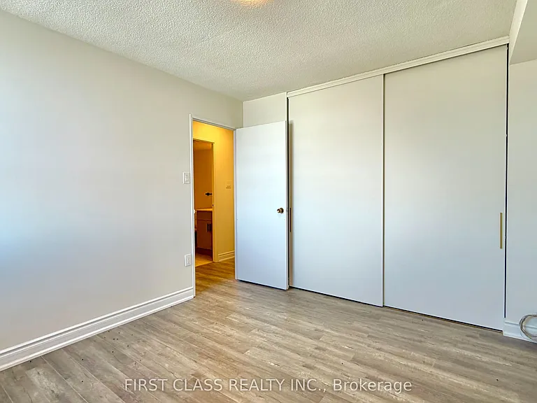 541 Blackthorn Ave #1415 — Photo 25