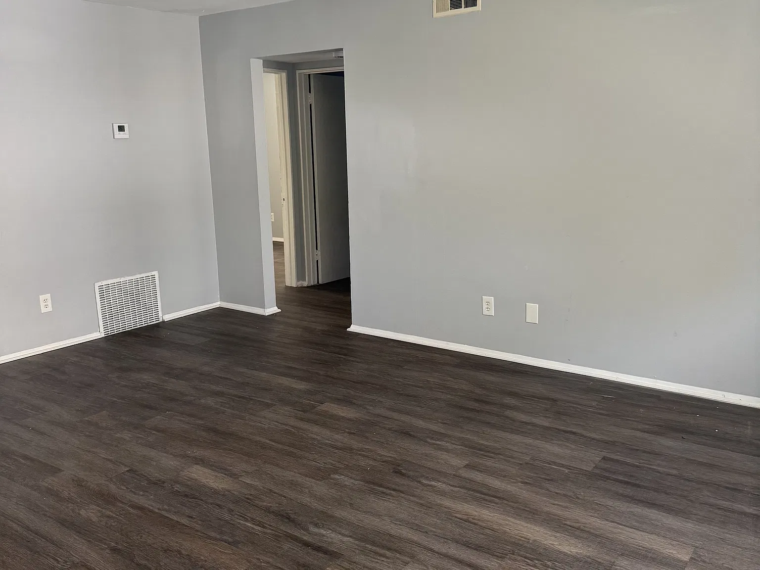 138 N Gettysburg Ave — Photo 2
