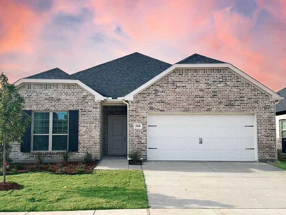 Welcome to 560 Oak Creek. Front of Home
