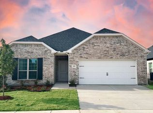 560 Oak Creek Dr, Lavon, TX 75166