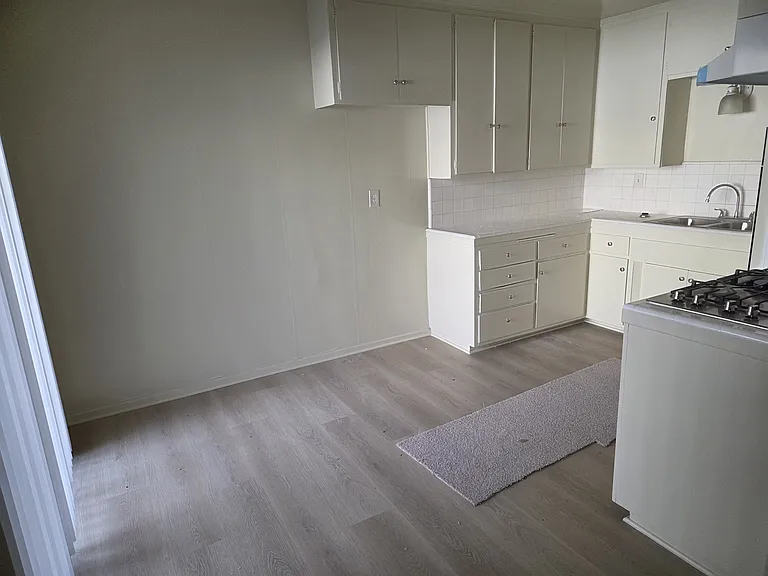 928 W Huntington Dr #14 — Photo 3