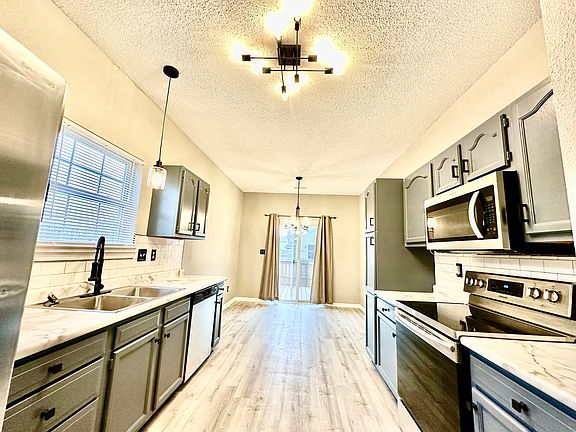 3rd image of 637 Blue Meadow Dr
