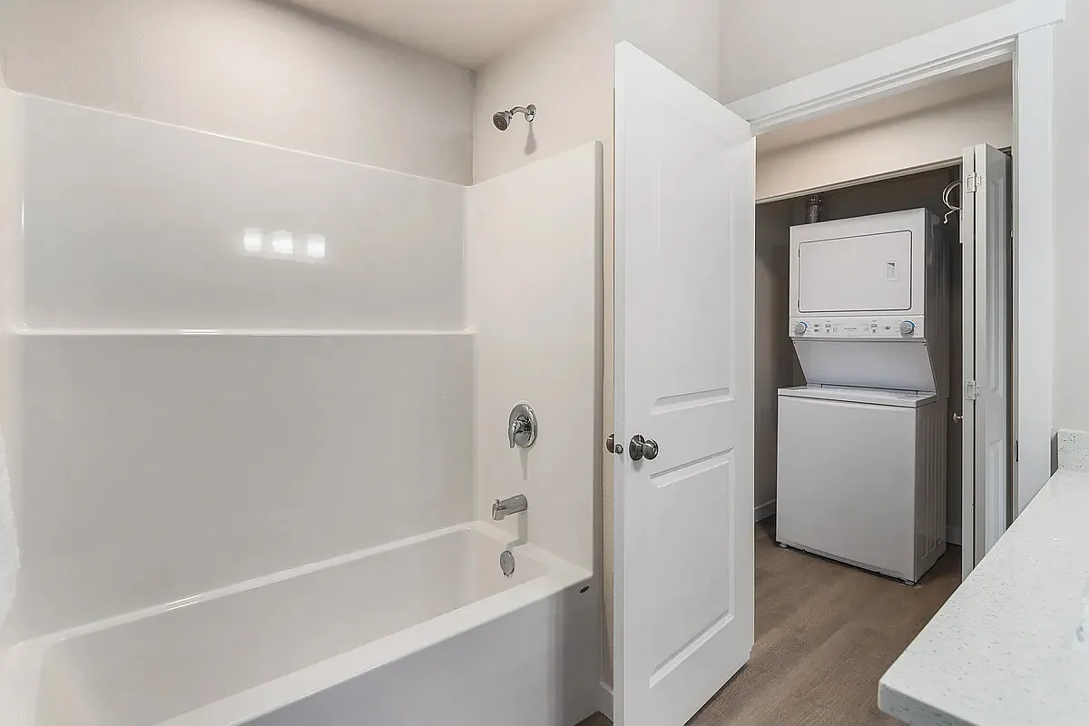 2 bed, 1100 sqft, $2,150 — Photo 4