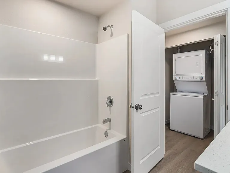 6400 Pacific Ave #203 — Photo 4