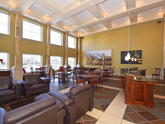 3rd image of 1313 N Franklin Pl APT 1806