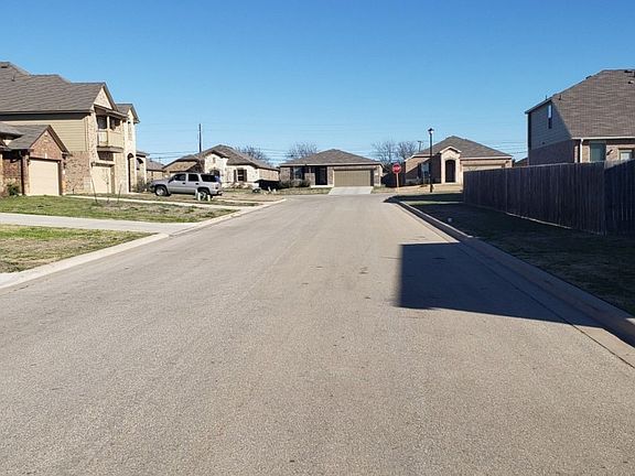 4th image of 1402 Blue Leaf Dr
