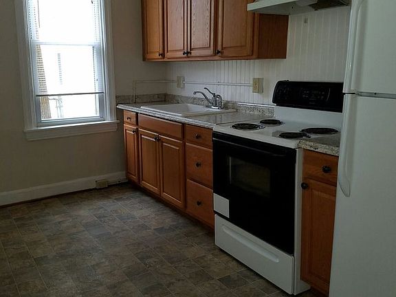 5th image of 221 Mill St