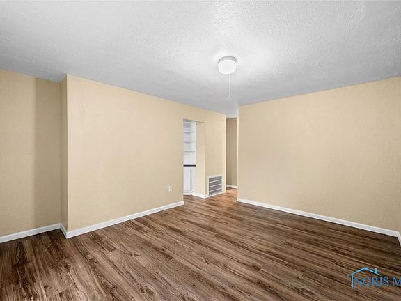 3rd image of 6038 323rd St