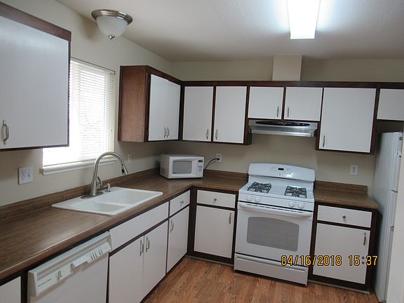 3rd image of 964 Arrowhead Dr #B
