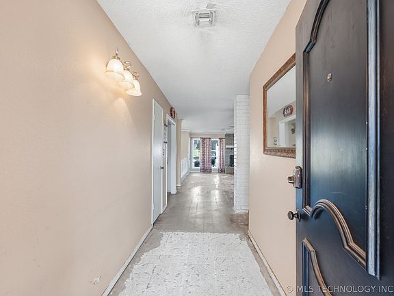 4th image of 1016 E 13th St