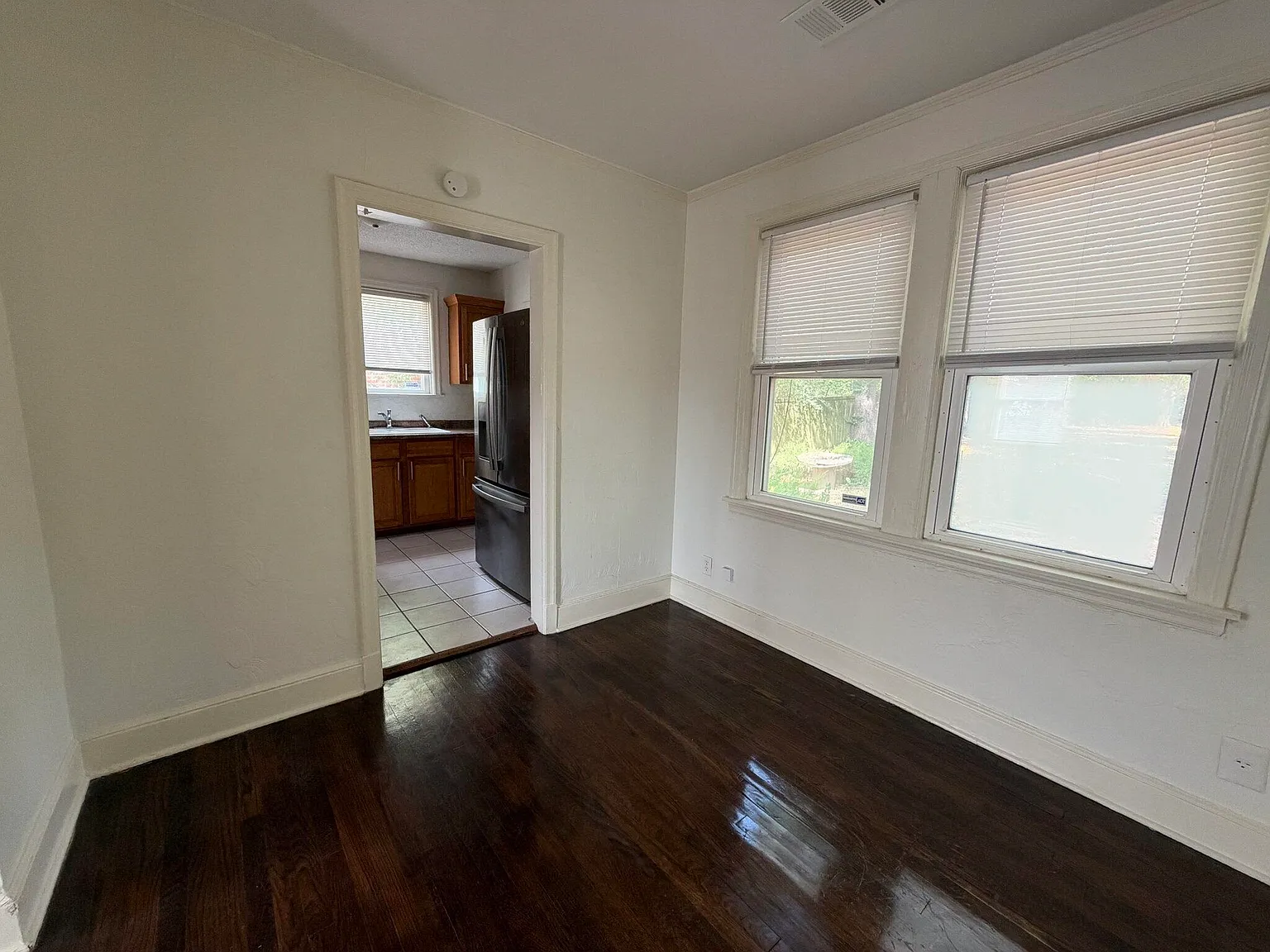 2 bed, 1.0 bath, 910 sqft, $1,100 — Photo 4