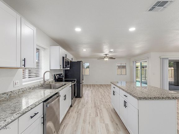3rd image of 7226 W SUNNYSLOPE Lane
