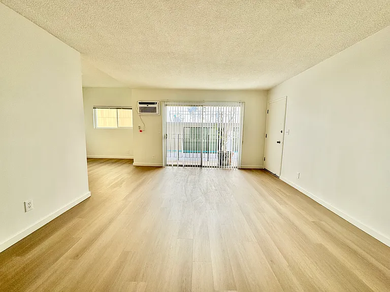8110 Norton Ave #8 — Photo 9