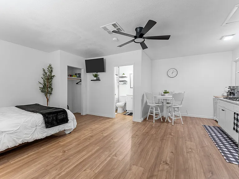 8742 W Meadowbrook Ave — Photo 36