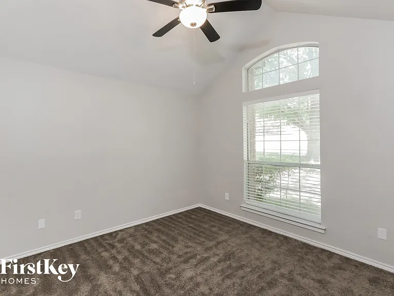542 Renee Ln — Photo 13