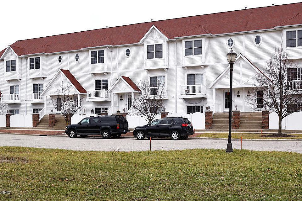 1st image of 604 Bedford Falls Dr