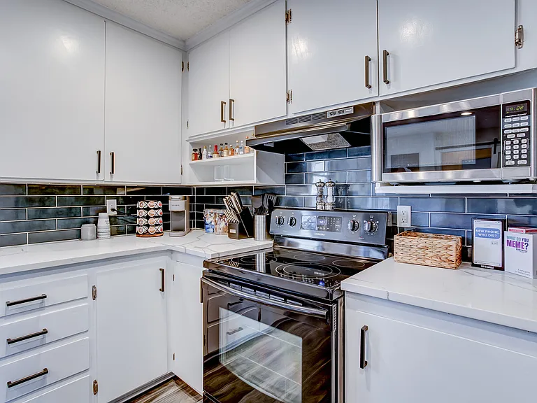 1734 S Lark Ln — Photo 12