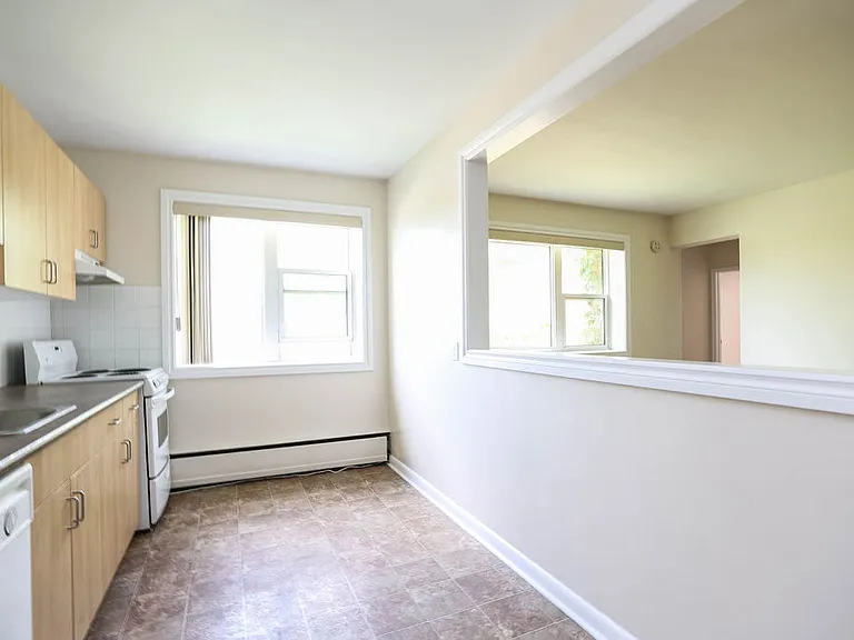 825 Corydon Ave — Photo 29