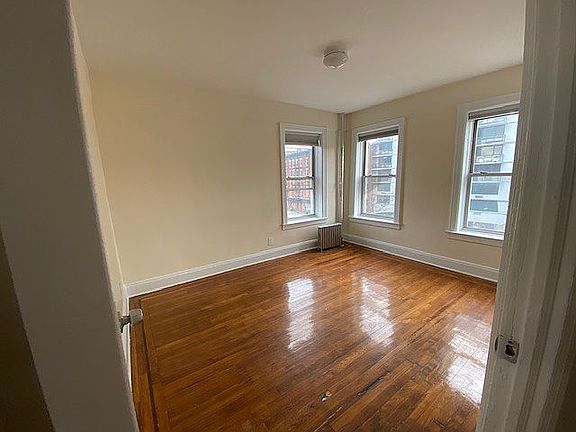 4th image of 190 Norfolk St #2A
