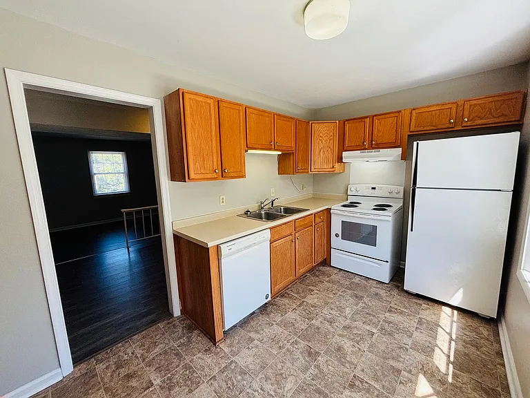 2712 Wellesley Ct — Photo 3