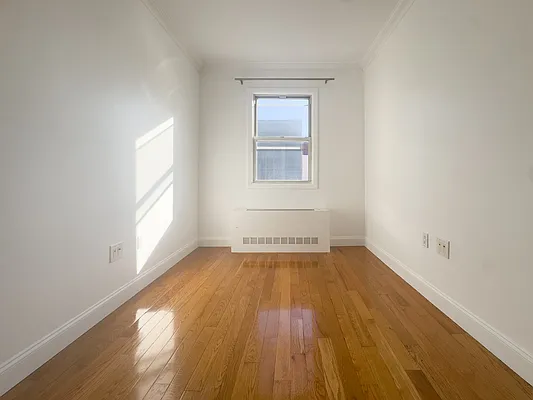 Rented by Bond New York | media 9