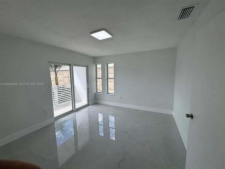 3315 NW 13th Ter #3315 — Photo 10