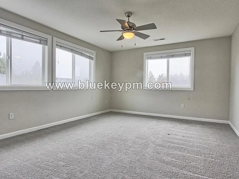 907 N 9th Way — Photo 12
