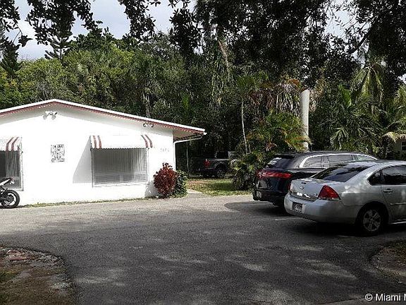 4th image of 3120 SW 15th Ave APT W