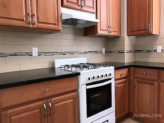 3rd image of 1595 Greenwich St APT 23