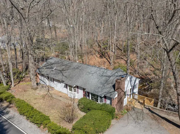 226 Amesbury Road, Kensington, NH 03833